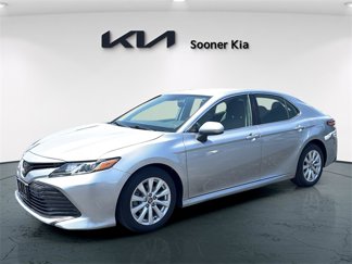 Used 2020 Toyota Camry LE image 1
