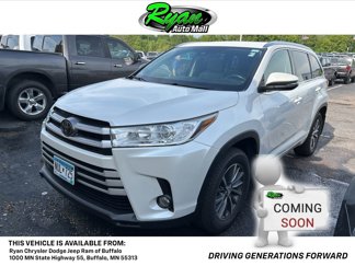 Used 2017 Toyota Highlander AWD V6 image 1