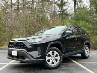 Used 2021 Toyota RAV4 LE image 1