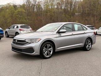 Used 2024 Volkswagen Jetta SE image 1