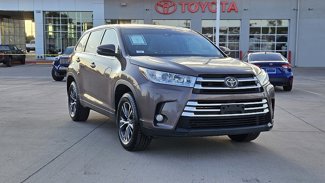 Used 2017 Toyota Highlander Plus image 1