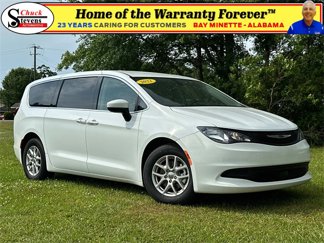 Used 2022 Chrysler Voyager LX image 1