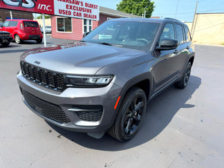 Used 2023 Jeep Grand Cherokee Altitude image 1