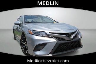 Used 2020 Toyota Camry SE image 1