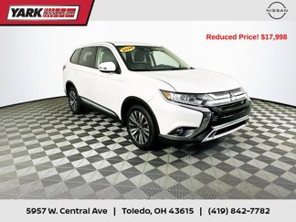 Used 2020 Mitsubishi Outlander SE image 1