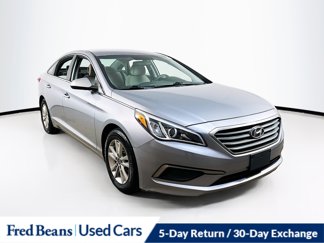 Used 2016 Hyundai Sonata SE image 1
