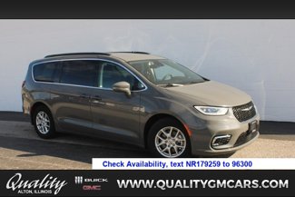 Used 2022 Chrysler Pacifica Touring-L image 1