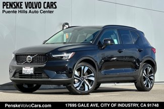 Used 2024 Volvo XC40 B5 Plus w/ Climate Package image 1