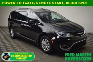 Used 2017 Chrysler Pacifica Touring-L image 1