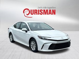 Used 2025 Toyota Camry LE image 1