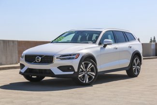 Used 2024 Volvo V60 B5 Cross Country Plus w/ Protection Package Premier image 1