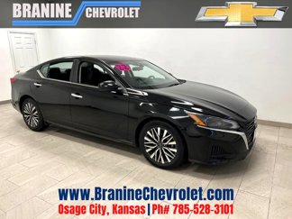 Used 2023 Nissan Altima 2.5 SV image 1