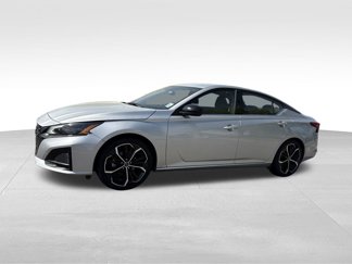 Used 2023 Nissan Altima 2.5 SR image 1