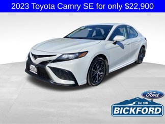 Used 2023 Toyota Camry SE image 1