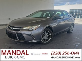 Used 2016 Toyota Camry SE image 1