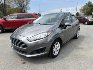 Used 2014 Ford Fiesta SE image 1