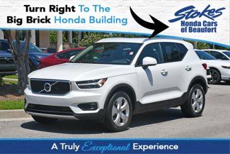 Used 2021 Volvo XC40 T5 Momentum image 1