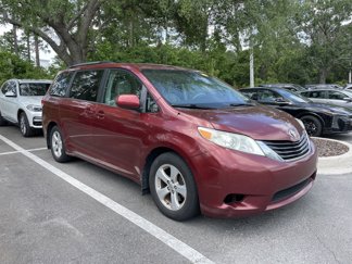 Used 2014 Toyota Sienna LE image 1