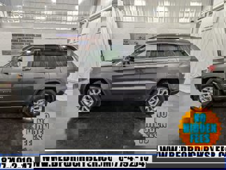 Used 2021 Jeep Grand Cherokee Laredo image 1