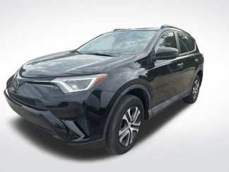 Used 2017 Toyota RAV4 LE image 1