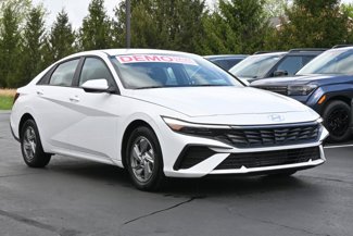 New 2024 Hyundai Elantra SE image 1