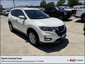 Used 2018 Nissan Rogue SV image 1