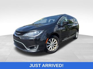 Used 2017 Chrysler Pacifica Touring-L image 1