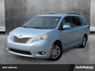Used 2015 Toyota Sienna XLE image 1