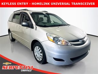 Used 2010 Toyota Sienna LE image 1