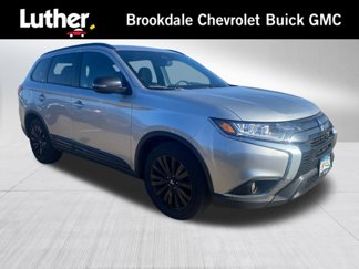 Used 2020 Mitsubishi Outlander LE image 1