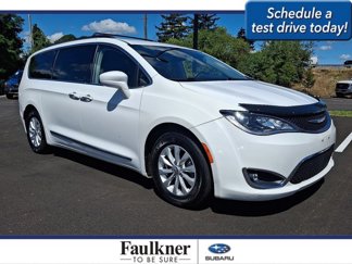 Used 2017 Chrysler Pacifica Touring-L image 1