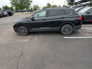 Used 2021 Volkswagen Tiguan SE w/ Panoramic Sunroof Package image 1