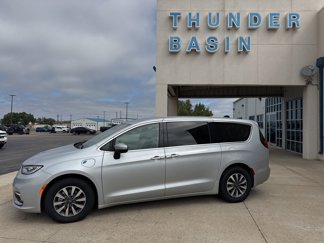Used 2023 Chrysler Pacifica Touring-L image 1
