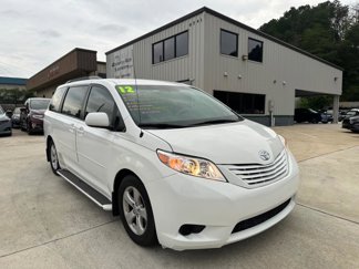 Used 2012 Toyota Sienna LE image 1