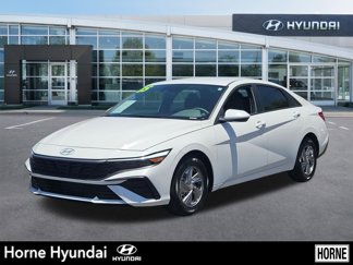 Used 2025 Hyundai Elantra SE image 1