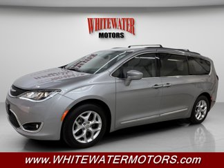 Used 2017 Chrysler Pacifica Touring-L w/ Tire & Wheel Group image 1