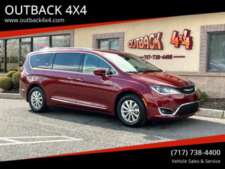 Used 2019 Chrysler Pacifica Touring-L image 1