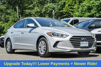 Used 2017 Hyundai Elantra SE image 1