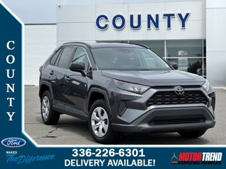 Used 2019 Toyota RAV4 LE image 1