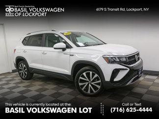 Certified 2022 Volkswagen Taos SE image 1