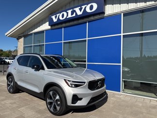 Used 2024 Volvo XC40 B5 Core image 1