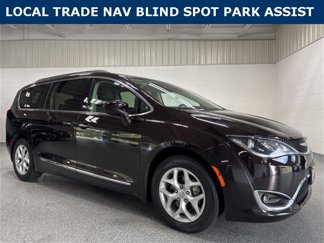 Used 2017 Chrysler Pacifica Touring-L w/ Tire & Wheel Group image 1