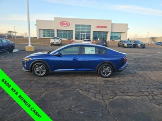 New 2025 Kia K4 LXS image 1
