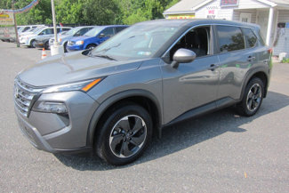 Used 2024 Nissan Rogue SV image 1