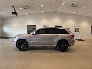Used 2021 Jeep Grand Cherokee Laredo X image 1