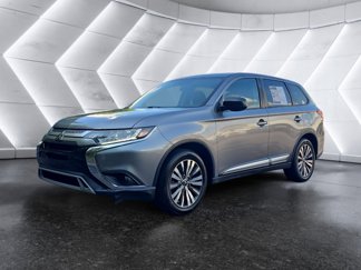 Used 2020 Mitsubishi Outlander ES image 1