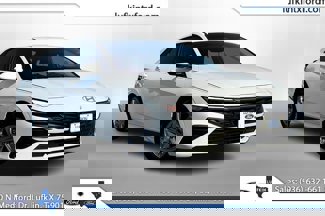 Used 2024 Hyundai Elantra SE video 1