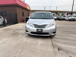 Used 2016 Toyota Sienna LE image 1