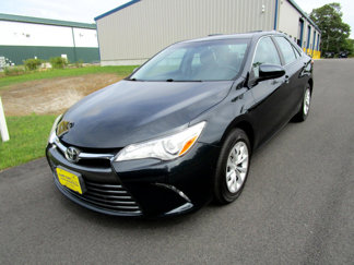 Used 2016 Toyota Camry LE image 1