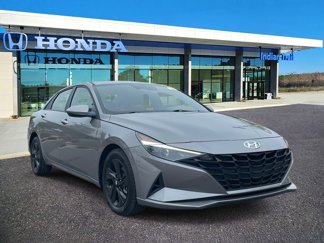 Used 2022 Hyundai Elantra SEL w/ Cargo Package image 1